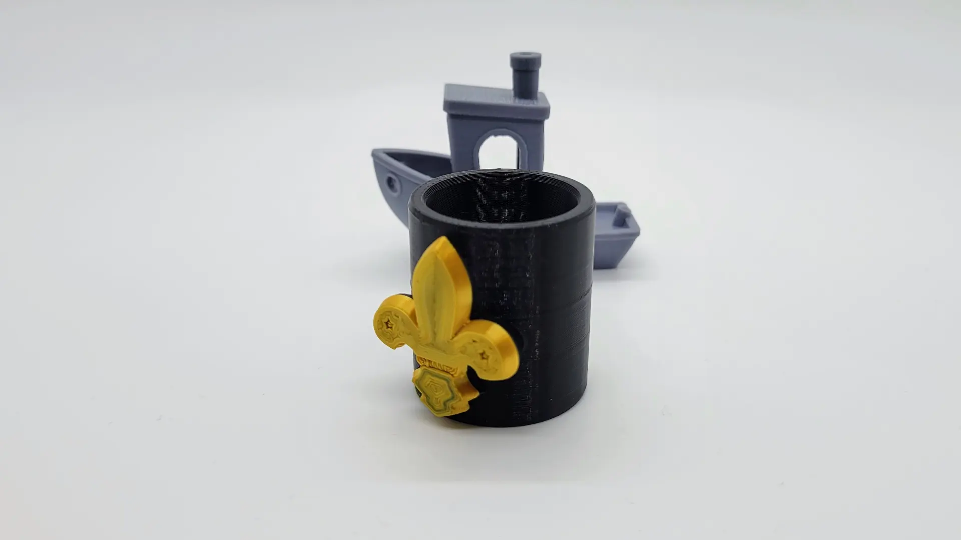 A render of a customizable 3d printed Boy Scout necktie woggle
